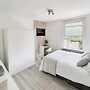 Modern Room in Centrally Located- Room 4