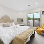 Provincial 3BR townhouse Chadstone MEL