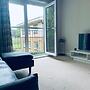 Stunning 2-bed Apartment in Crawley