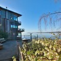 Langley Waterfront Condo by Avantstay A+ Views