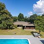 Amber Lodge by Avantstay Pool, Firepit, Sauna