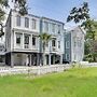 Lovely Mt Pleasant Townhouse w/ Central Location!