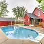 South Haven Oasis - Private Hot Tub, Pool & Grill!
