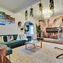 Themed New York Home ~ 2 Mi to Niagara Falls!