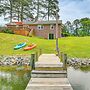 Riverfront Virginia Home - Dock, Fire Pit & Kayaks