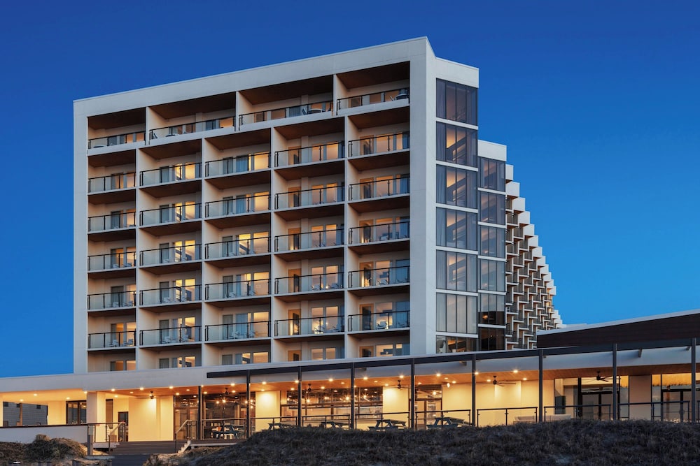 Delta Hotels by Marriott Virginia Beach Waterfront Suites