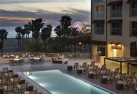 アメリカのサンタ モニカにあるloews Santa Monica Beach Hotel 最低料金を保証します