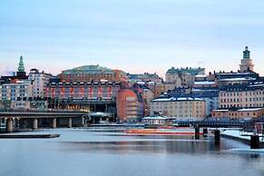 3enodoxeio Hilton Stockholm Slussen Stokxolmh Soyhdia Eggyhmena H Xamhloterh Timh