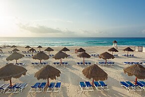 メキシコのカンクンにあるsunset Royal Beach Resort All Inclusive Sunset Royal Beach Resort