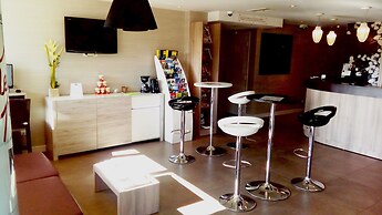 Le Hotel Hotel Kyriad Lyon Est Saint Bonnet De Mure Saint Bonnet De Mure France Le Plus Bas Taux Garanti