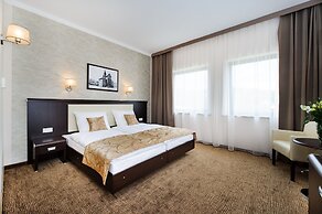 ポーランドのトシェブニツァにあるhotel Trzebnica 最低料金を保証します