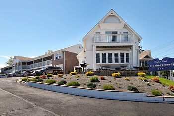 cod harbor inn cape hyannis location