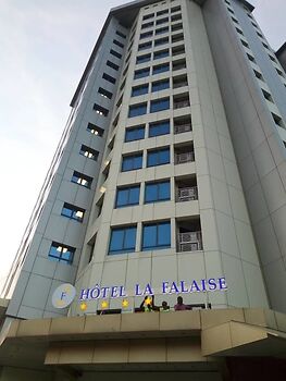 hotel la falaise douala akwa