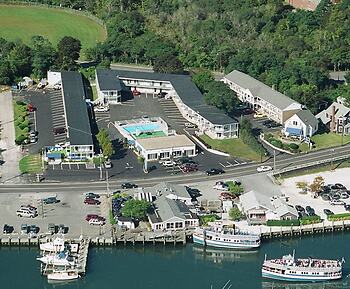 hyannis motel holiday