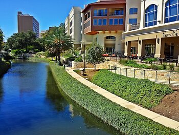 san antonio riverwalk wyndham reach museum garden