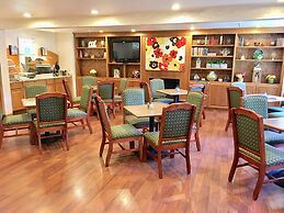 GuestHouse Inn & Suites Hotel Poulsbo
