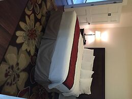 Nader's Motel & Suites