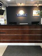 Days Inn & Suites by Wyndham Savannah North I-95