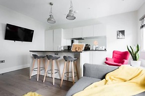 The Oxford Street Retreat - Modern 3bdr in 2 Apartments