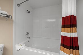 Red Roof Inn & Suites Albany, GA