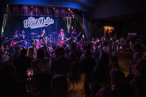 Plaza Hotel & Casino