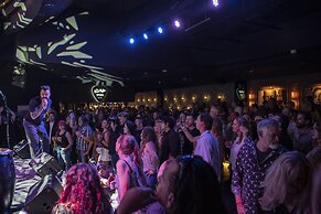 Plaza Hotel & Casino