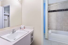 Days Inn & Suites by Wyndham Clovis