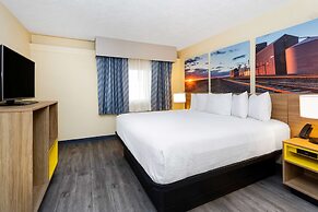 Days Inn & Suites by Wyndham Clovis