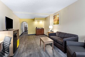 Days Inn & Suites by Wyndham Clovis