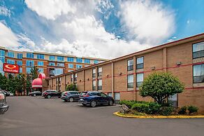Econo Lodge Metro