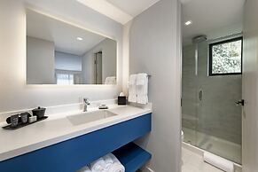 La Jolla Cove Suites