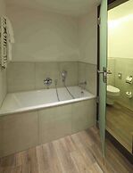 Lindner Hotel Cologne City Plaza, part of JdV by Hyatt