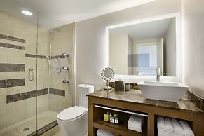 DoubleTree Suites by Hilton Hotel Boston - Cambridge