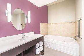 La Quinta Inn & Suites by Wyndham Loudon