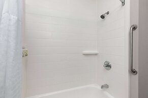 La Quinta Inn & Suites by Wyndham Loudon