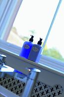 Macdonald Leeming House