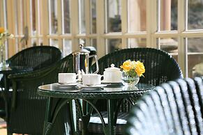 Macdonald Leeming House