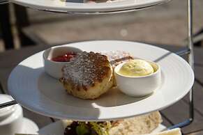 Macdonald Leeming House