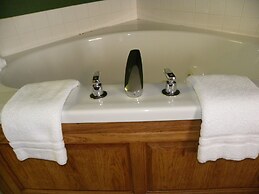 New Victorian Inn and Suites