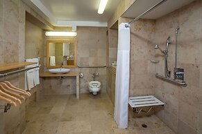 Grand Naniloa Hotel Hilo - a Doubletree by Hilton