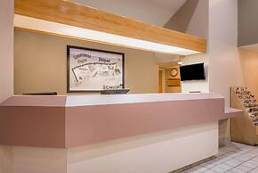 Super 8 by Wyndham Jasper