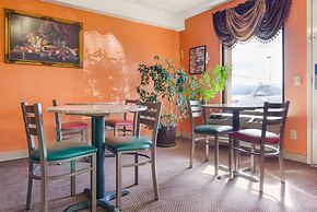 Econo Lodge Inn & Suites