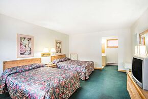 Travelodge by Wyndham Lake George NY