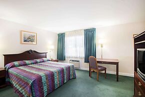 Travelodge by Wyndham Lake George NY