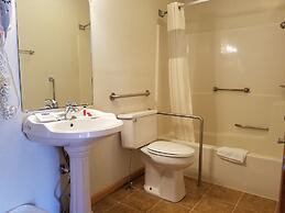 Travelodge by Wyndham Lake George NY