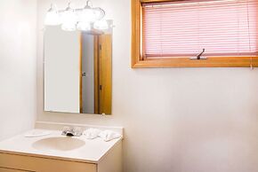 Travelodge by Wyndham Lake George NY