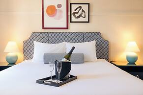 Hotel Triton