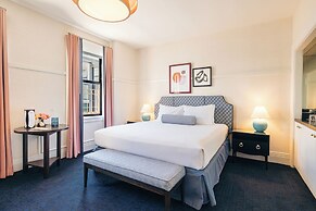 Hotel Triton