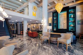 Hotel Triton