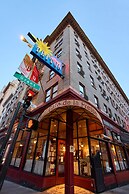 Hotel Triton